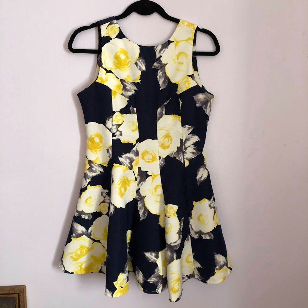 Mia / Floral Mini Dress / Size Medium
